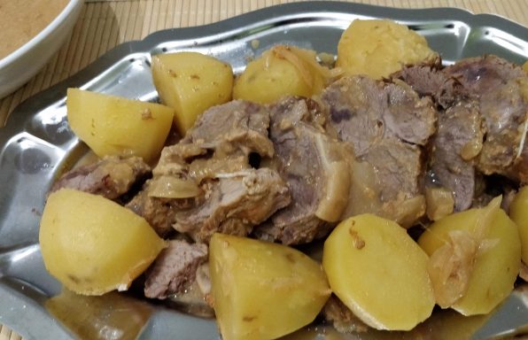 Rôti de porc au lait et pommes de terre