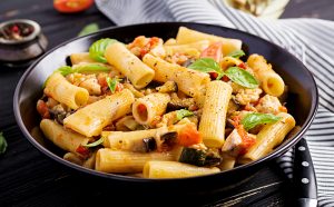 Pâtes Rigatoni au poulet et aubergine au cookeo