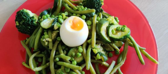 Oeuf dans son nid de légumes verts au cookeo