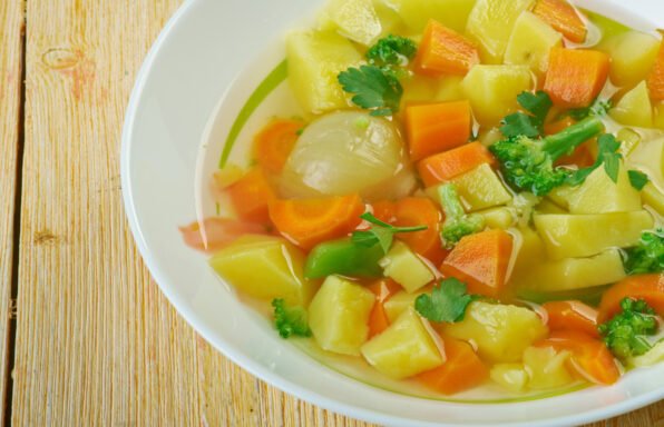 Soupe de pommes de terre, carottes et poireaux au Cookeo