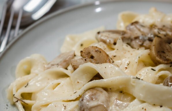 Linguines Crémeuses aux Champignons au Vin Blanc